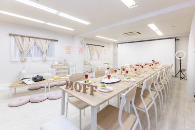 Moffroom🧸«池袋店»🧸 MAX40名‼️巨大スクリーン大人数パーティー«池袋西口»の室内の写真
