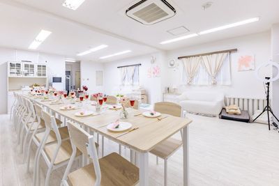 広々使えるパーティースペース - Moffroom🧸«池袋店»🧸 MAX40名‼️巨大スクリーン大人数パーティー«池袋西口»の室内の写真