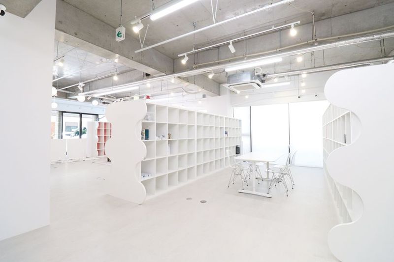 【会議部屋】レンタルスペースWakWak STEAM lab - 多目的レンタルスペース「WakWAk STEAM lab」