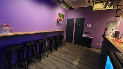 バーカウンターです。ステージ側のホールとはL字型になっており見えないようになっております。 - PARLOUR『SPIRAL』  PARLOUR『SPIRAL』の室内の写真