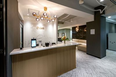 受付です。9~18時はスタッフが常駐しています。 - relark大宮　貸会議室 No.305中会議室の入口の写真