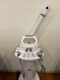 【スチーマー】
複合フェイシャルスチーマーCHROMO MIST IV multi-F (HOT &COOLミスト/吸引/イオン導入／超音波 - アップルマインド レンタルサロン(フェイシャル/ネイル/まつ毛/アロマに最適)の設備の写真