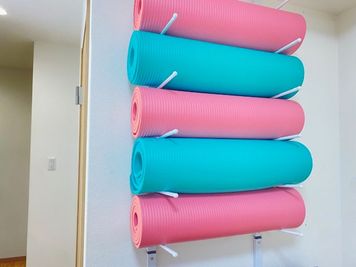 ヨガマットを5枚ご用意しています。 - 《VILLENT西梅田》 《VILLENT梅田ダンススタジオ402》の設備の写真
