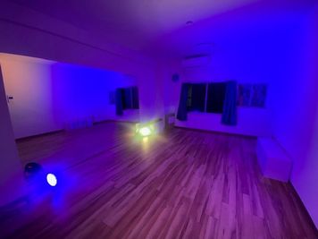 ライトを使用した室内です。 - 《VILLENT西梅田》 《VILLENT梅田ダンススタジオ402》の室内の写真