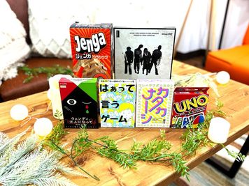 カードゲーム、ジェンガ、マーダーミステリーなどみんなで盛り上がれるゲーム多数 - 【THEATER飯田橋】 駅近シアタールーム｜アクセス楽々｜くつろぎパーティー [58]の設備の写真