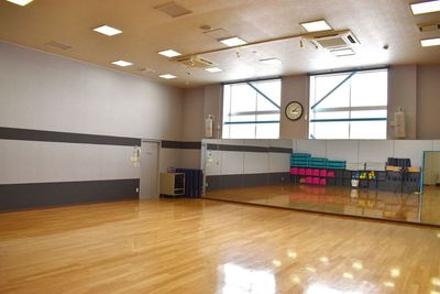 【音響＆大型ミラー完備】ダンス、ヨガ、音楽活動など大人20人以上でも利用可能なフィットネススタジオ - 加古川フィットネスベリーベリー