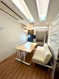 無料で高速Wi-Fi使用できます。（WiMAXホームルータータイプ）
高速Wi-Fi・延長コード、充電ケーブル、MIDI、スマホ投影ミラーリングケーブル無料！ - 高田馬場 さいてん/会議室/パーティースペース ⭐️会議室さいてん高田馬場⭐️の室内の写真