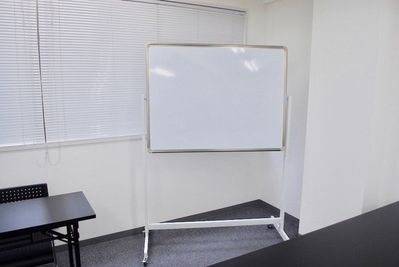 ホワイトボード - ♬マルチアクセス貸会議室＠東京♬ アクセス抜群のレンタル・スペースの室内の写真