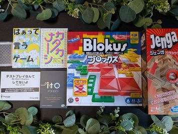 ジェンガ、テストプレイなんてしてないよ、ブロックス、トランプ、ito、カタカナーシ、はぁ～って言うゲーム、UNO、トランプ - エクセルシオールスペース西新宿 安全安心の高レビュー🥇エクセルシオールスペース シアター西新宿の室内の写真