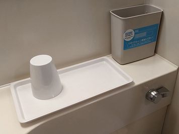 「Toyoko Inn Blue Rebornプロジェクト」歯ブラシとコームの回収ボックス - 東横INN秋田駅東口 シングルの室内の写真
