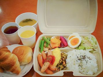 無料朝食バイキング - 東横INN秋田駅東口 シングルの設備の写真