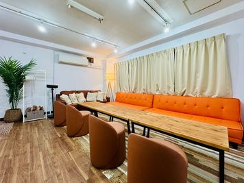 ソファは倒して広々使用することも可能 - 【THEATER飯田橋】 駅近シアタールーム｜アクセス楽々｜くつろぎパーティー [58]の室内の写真