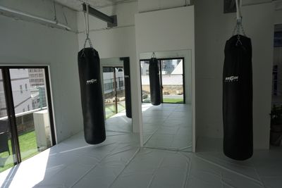 キックボクシングジム アンカレッジ 博多駅前 多目的スペースの室内の写真