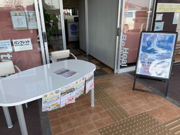 店頭にテーブルやポスター掲示して、商業施設の来場者向けにアピールできます - 加古川フィットネスベリーベリー 【効率よく集客できるスペース】女性専用ジムで手軽にイベント出店！の設備の写真