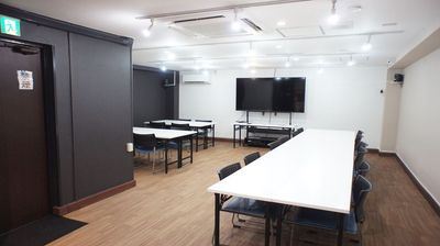 オフ会に - レンタルスペース24 【新装】創業６年、信頼と安心の清潔な多目的スペース　の室内の写真