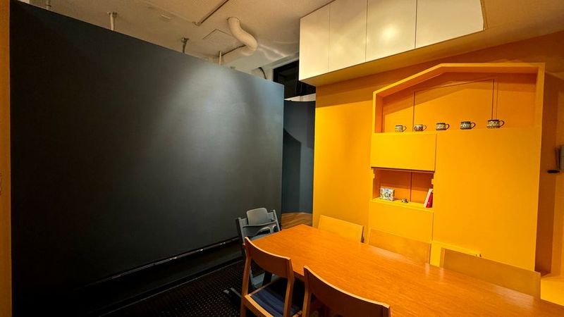 カフェバー内の個室貸切レンタル【cafe&bar POLSKA】 - cafe&bar POLSKA