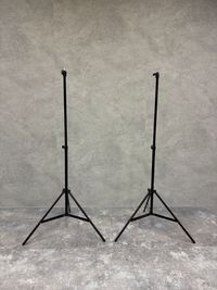 備品のライトスタンド（最長190cm）×2本。 - スペース105 コスプレ撮影スタジオの設備の写真