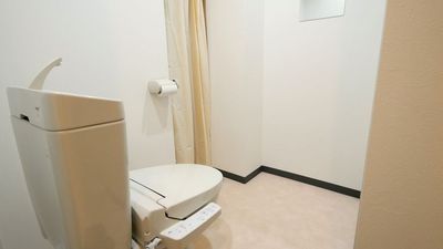 トイレはウォシュレット付き！広くてきれいで清潔 - Cinema Neon Pod / シネマネオンポッド秋葉原 小川町駅・淡路町駅・新御茶ノ水駅すぐのプライベートシアタールームの室内の写真