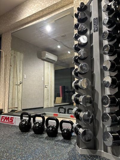 レンタルジム【路面店】Wi-Fi･スクリーン･マッサージベッド有 - 会員制パーソナルジム　Re:Start