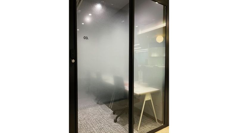 貸し会議室【Room3 - 3人部屋】 - chilink WORKSITE MINATOMIRAI