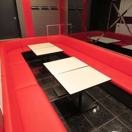 カラオケ ビッグエコー新宿西口店 カラオケルーム（3時間室料＋コース料理＋飲み放題付）の室内の写真