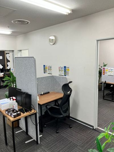 1人用席（通話・会話OK） - コインスペース本厚木店