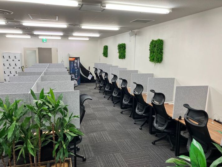 1人用席（通話・会話OK） - コインスペース本厚木店