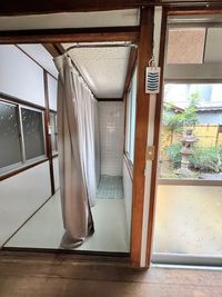 有料オプション試着室・更衣室・追加授乳室 - Office with U  【飲食業許可済み】古民家モダンなレンタルスペースキッチンプランの設備の写真