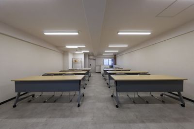 【原宿/竹下口徒歩１分】セミナーや説明会に最適な多目的レンタルスペース｜土足OK 電源 WiFi プロジェクター無料 - 原宿駅前！会議や打合せに最適な多目的スペース｜HOLZ原宿