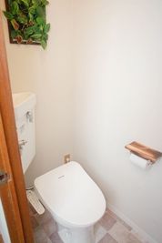 トイレは明るく清潔です。 - 札幌レンタルサロンgreen ＜札幌バスセンター前駅5分＞駐車場有！完全個室のレンタルサロンの室内の写真