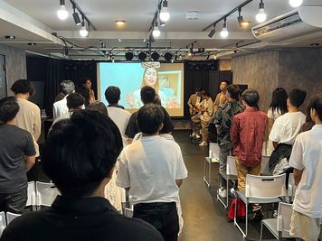 実際の様子(礼拝イベント) - なにわGROWUP なにわGROWUP　大阪 梅田 難波 心斎橋 天王寺の室内の写真