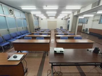 ビジネス会議、ママ会、体操、ダンス、撮影会、塾、定期教室など、ご利用用途自由!お気軽にご相談ください - レンタルスペース 鶴見商工会館