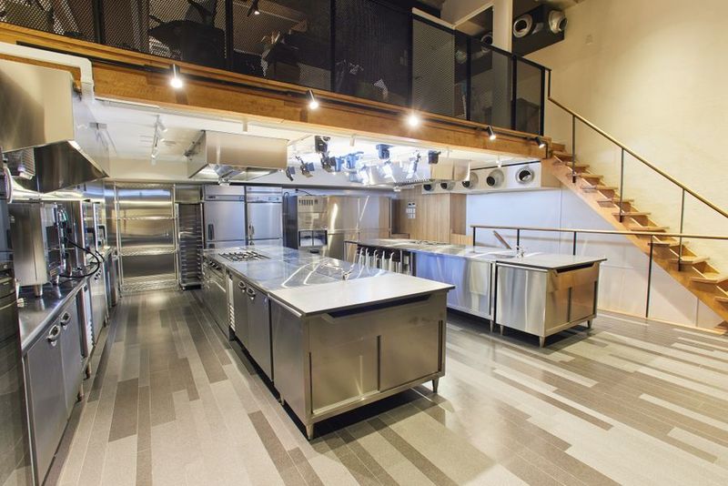 対面のダブルキッチンスタジオ - Tokyo D Kitchen Studio