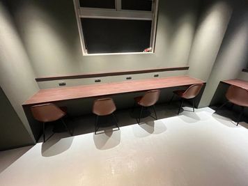 夜のオープン席の雰囲気です。 - BasisPoint 八王子店 【オープン席】八王子エリアの室内の写真