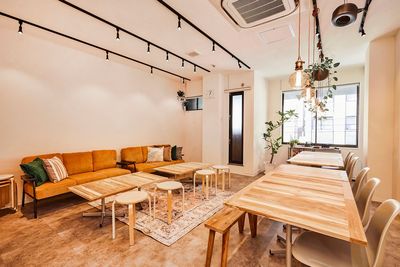 【三条駅3分】25名着席可🙆‍♀️大画面150㌅スクリーン🎥飲食持込🆗24H🌃大人数での懇親会にいかがですか？ - 三条河原町パーティースペースあそViva