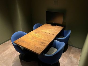 【4名BOX席】八王子駅徒歩3分🌸フリードリンク🍹モニター/Wi-Fi/充電器/テレワークやWeb会議に最適 - BasisPoint 八王子店