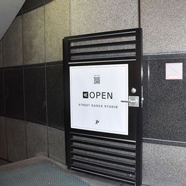 入口 - GOD REBEL STUDIOの外観の写真