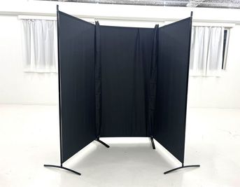 高さ180 cm×幅260 cm
光を遮断します。間仕切りの隙間から日光が漏れるのを防ぎます。 - 撮影スタジオ『Studio Pasha Kobe』 ⭐️只今サイト移行中⭐️三宮,元町徒歩5分！全設備無料のスタジオの設備の写真