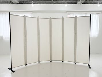 パーテーション 間仕切り 6連 自立式　アイボリー - 撮影スタジオ『Studio Pasha Kobe』 ⭐️只今サイト移行中⭐️三宮,元町徒歩5分！全設備無料のスタジオの設備の写真