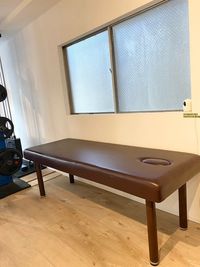施術ベッド。 - . 浅草　レンタルジム の室内の写真