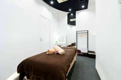 【特典あり】［路面店・完全個室］銀座駅・新橋駅徒歩6分！白基調の広々おしゃれ空間🌿マッサージ・エステ・整体などに◎ - ルアン銀座ショールーム