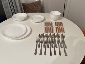 写真にはないですがグラス類もあります - 博多駅近のレトロ風スペース　 博多駅近！レトロなスペース＆懐かしゲー【飲酒騒音禁止！】の室内の写真