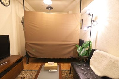 ZenAbode902 新宿 キッチン、モニター付きカフェのようなレンタルスペースの室内の写真