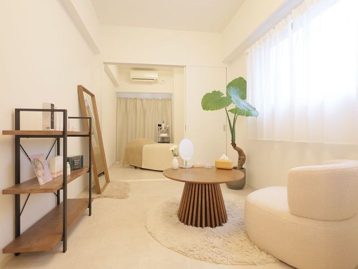 ウッド調のプライベートサロン - c.color南新町