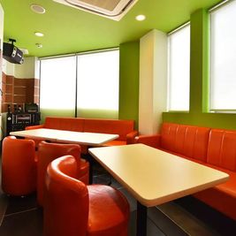 カラオケ ビッグエコー水道橋店 カラオケルーム（3時間室料＋コース料理＋飲み放題付）の室内の写真