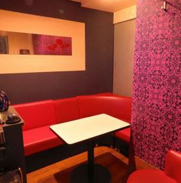 カラオケ ビッグエコー日暮里店 カラオケルーム（3時間室料＋コース料理＋カラオケ放題付）の室内の写真