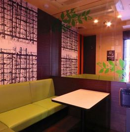 カラオケ ビッグエコー日暮里店 カラオケルーム（3時間室料＋コース料理＋飲み放題付）の室内の写真