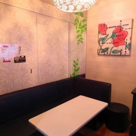 カラオケ ビッグエコー日暮里店 カラオケルーム（3時間室料＋コース料理＋飲み放題付）の室内の写真