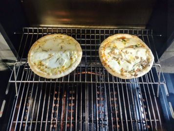 冷凍ピザも美味しく焼けます。 - 古民家COCONE "Garage & barn BBQ"  岐阜羽島　雨天でも安心のガレージBBQスペースの設備の写真