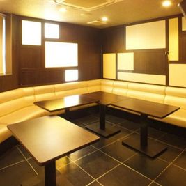 カラオケ ビッグエコー西新井駅前店 カラオケルーム（3時間室料＋コース料理＋飲み放題付）の室内の写真